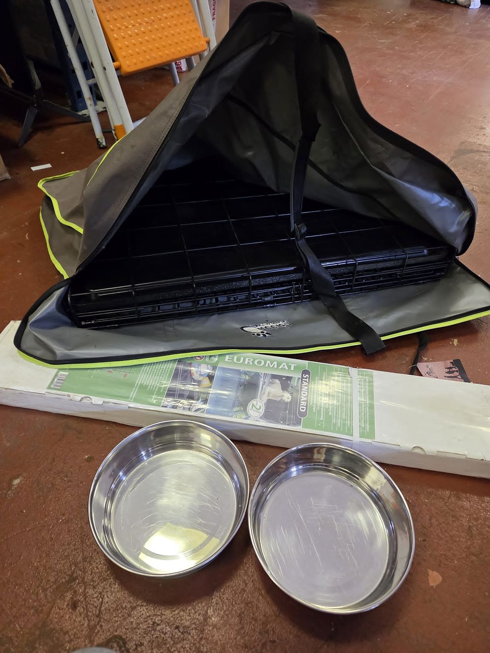 Lot 192 – An Assortment of Pet Travel and Care Accessories Including Kisskas Pet Supplies Crate and Euromat Boot Mat