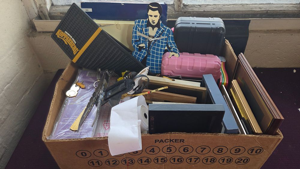 Lot 213 – An Assortment of Collectables, Barware, and Household Items including Elvis Presley Clock and Kopparberg Bar Mat