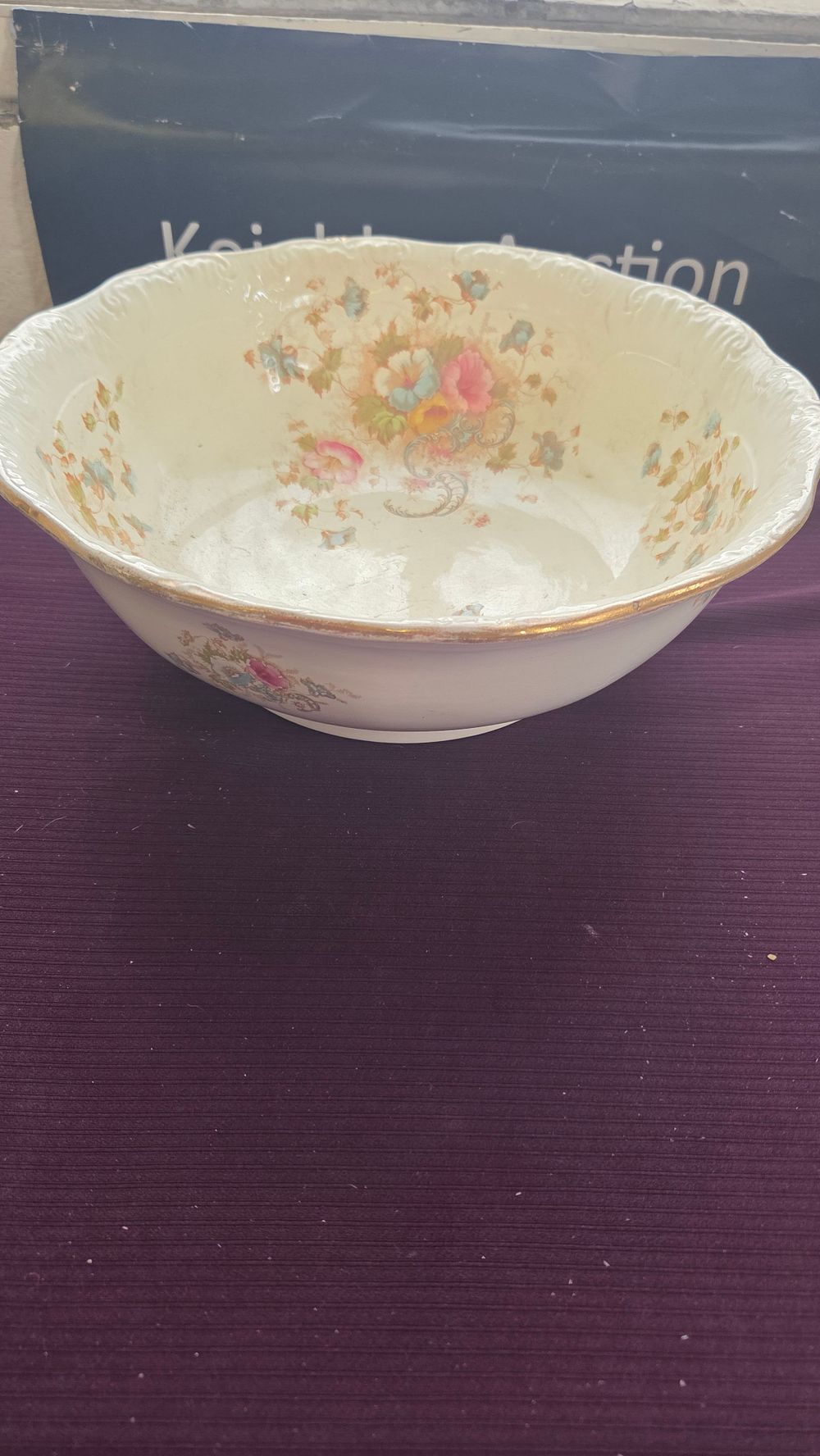 Lot 288 – S. Fielding and Co. Crown Devon Elm Pattern Ironstone Wash Bowl