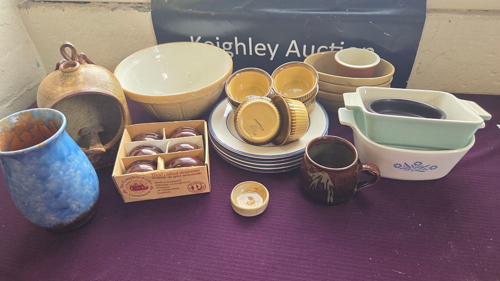Lot 335 – Two Boxes of Kitchenware and Studio Pottery including T.G. Green, Pearsons of Chesterfield, and Pyrosil Ware