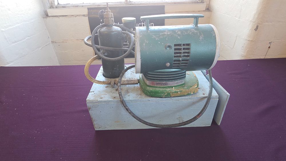 Lot 193 – Thomas Industries Inc. Vintage Portable Electric Air Compressor Unit