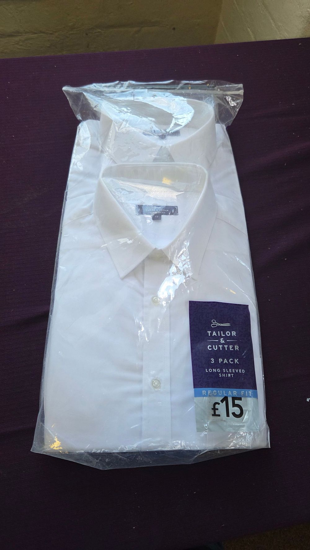 Lot 205 – Tailor & Cutter Men’s White Long-Sleeved Dress Shirts