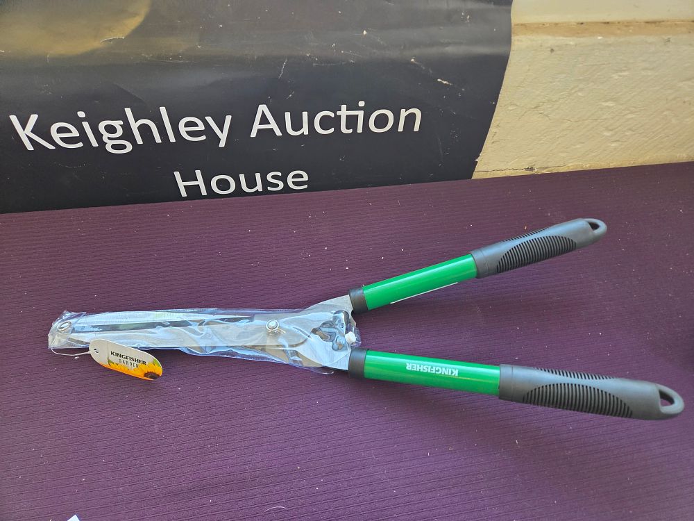 Lot 234 – A Pair of Kingfisher Garden Hedge Shears