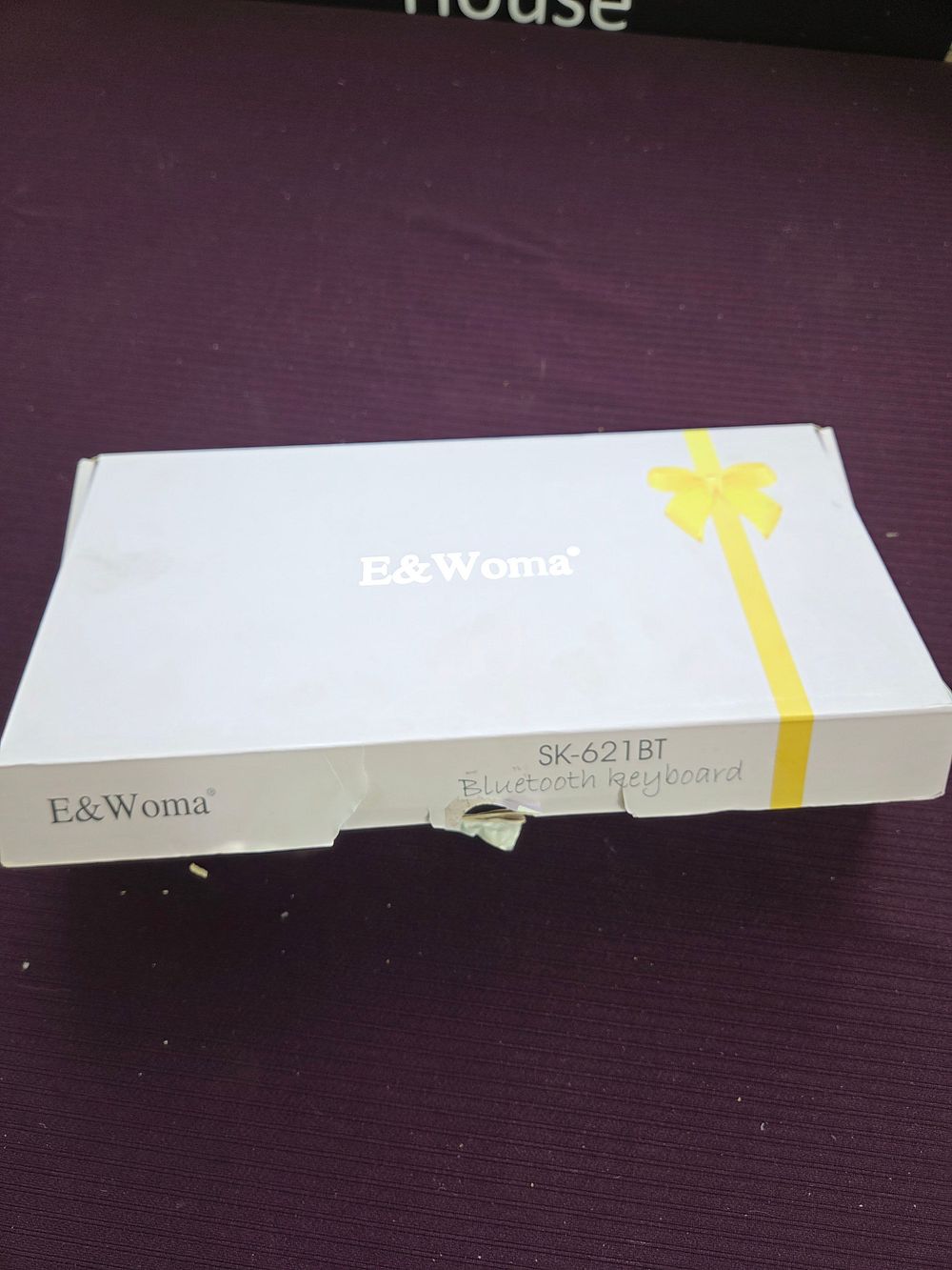 Lot 254 – E&Woma SK-621BT Retro Style Bluetooth Keyboard
