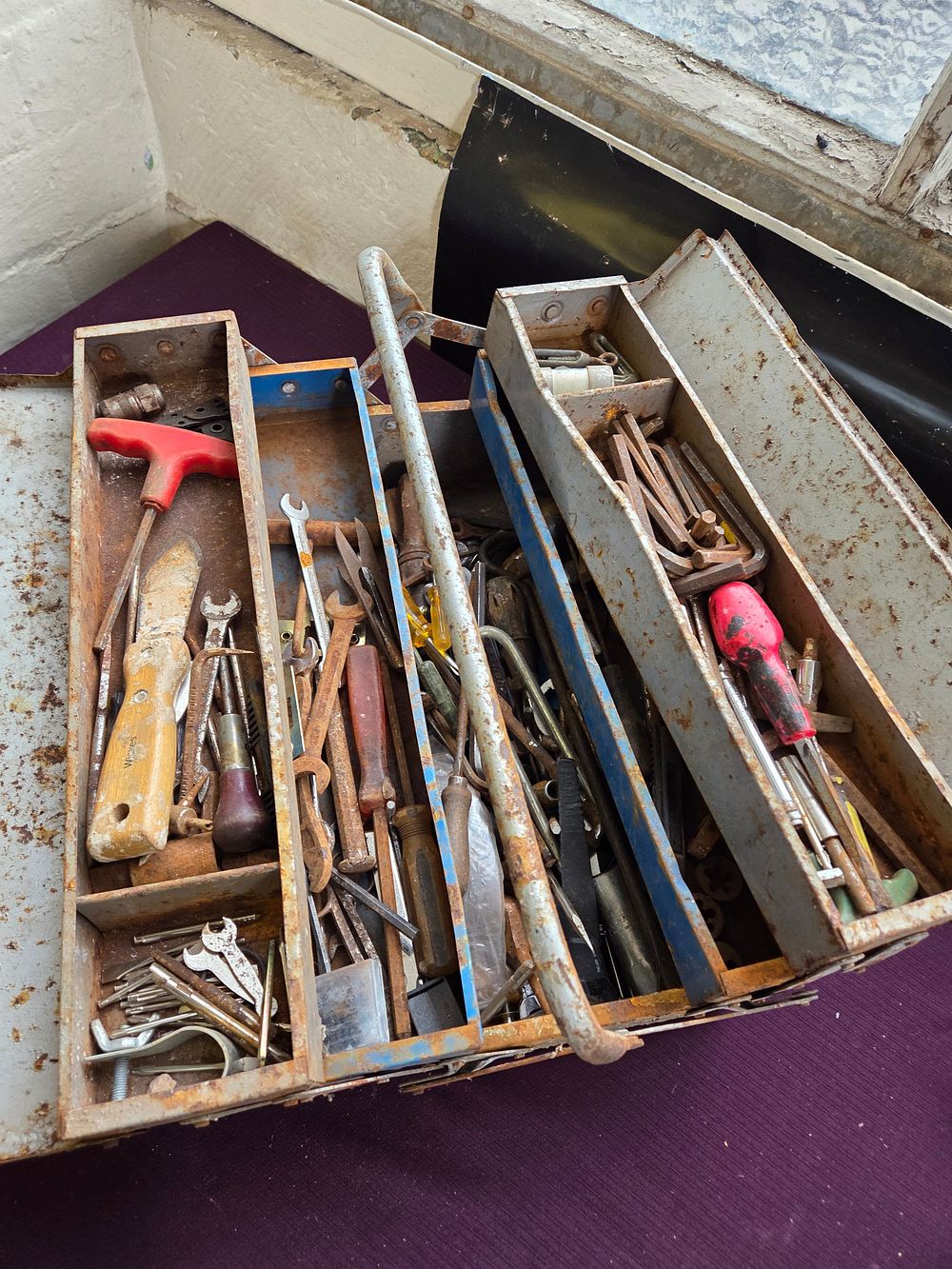 Lot 343 – Metal Toolbox and an Assortment of Workshop Hand Tools