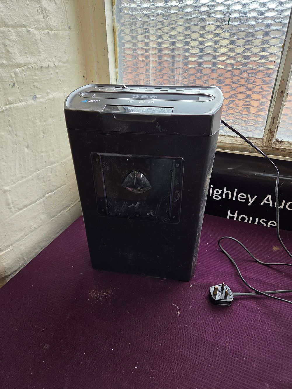 Lot 354 – United Office UAV 190 B2 Paper and Media Shredder