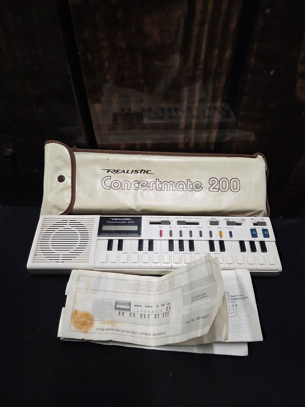 Lot 630 – Realistic Concertmate 200 Portable Electronic Keyboard with Case and Manuals
