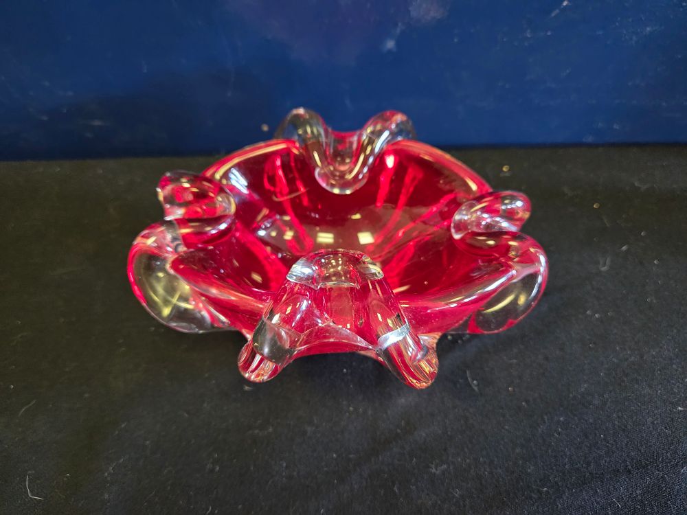 Lot 666 – Mid-century Murano art glass bowl