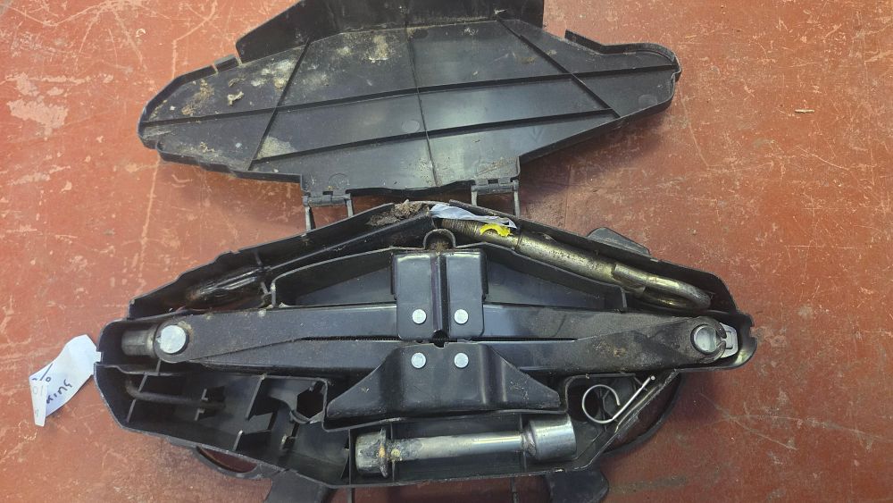Lot 236 – A vehicle emergency tool kit including a scissor jack and wheel wrench in a moulded plastic case