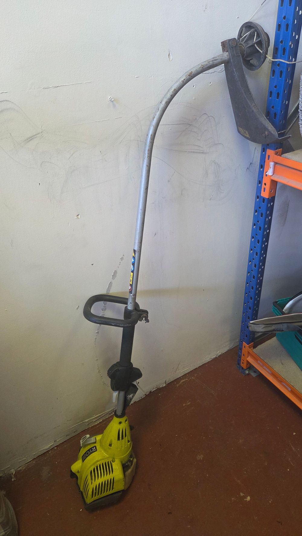 Lot 248 – RYOBI 25cc 2-Stroke Curved Shaft Petrol String Trimmer