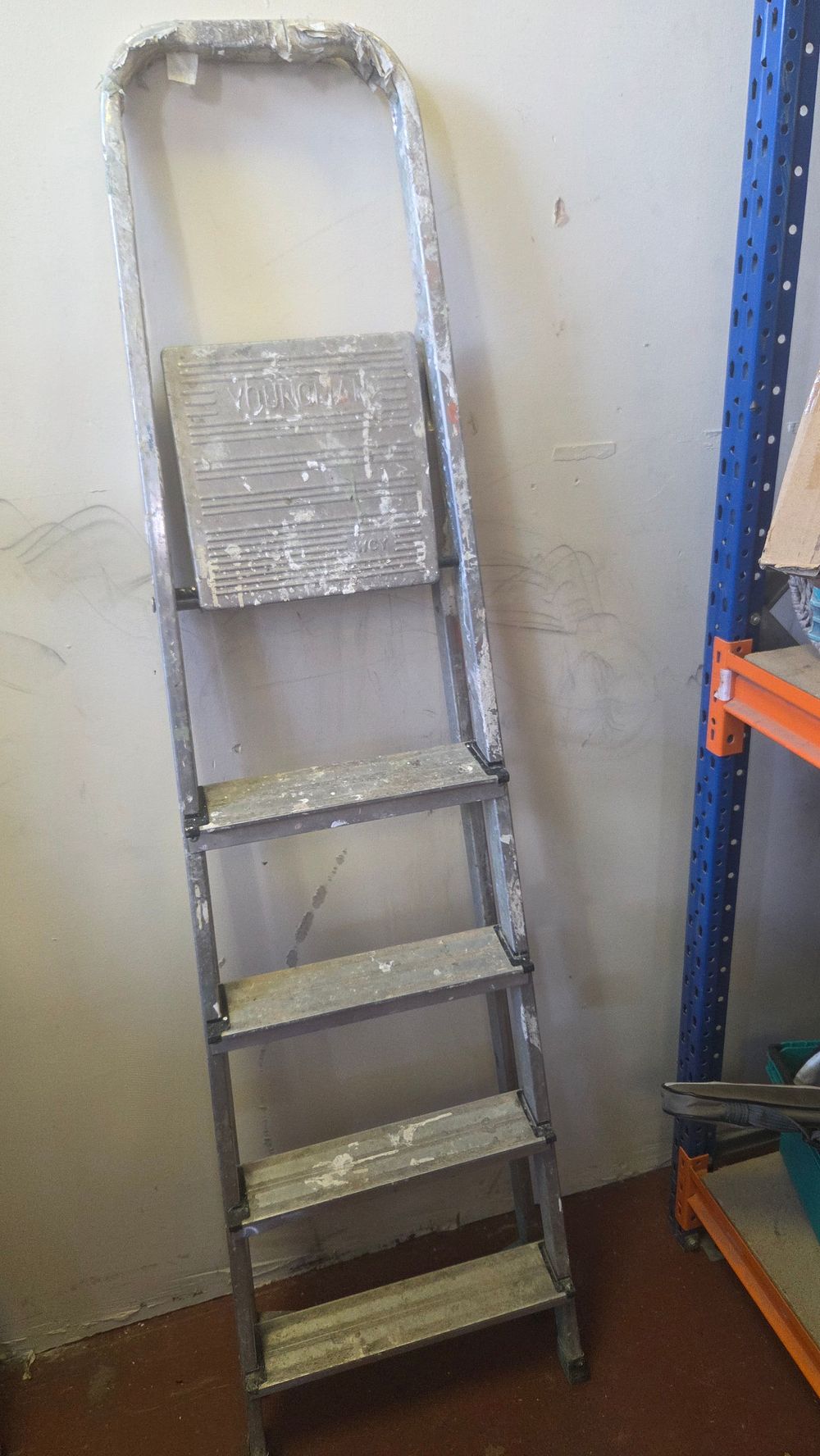 Lot 250 – Youngman Aluminium Four-Tread Platform Step Ladder