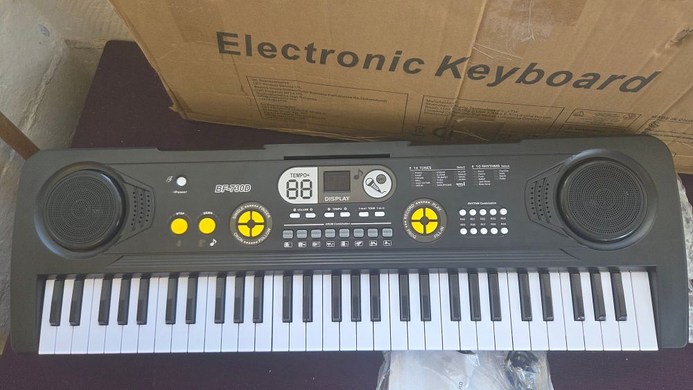 Lot 269 – New Shenzhen Yiheng Technology Co Ltd BF-730D 61-Key Electronic Keyboard