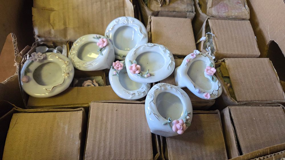 Lot 315 – A Collection of Miniature Floral Encrusted Ceramic Picture Frames in the Style of Lefton