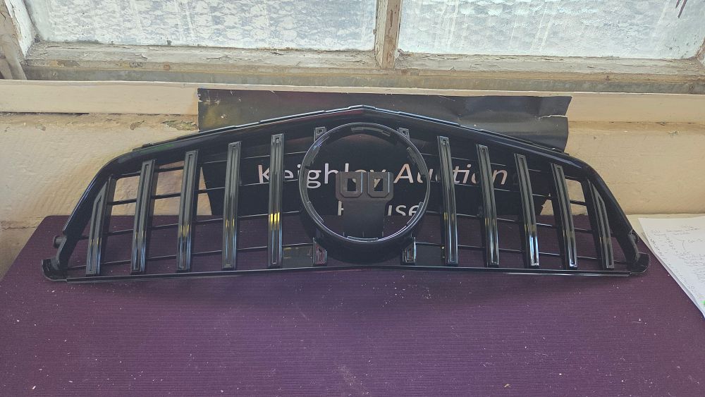 Lot 348 – Aftermarket Panamericana Style Front Radiator Grille for Mercedes-Benz