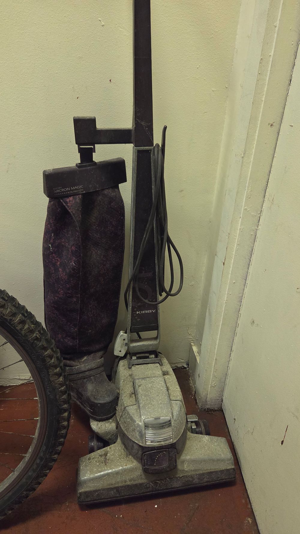Lot 251 – Vintage Kirby Performance G6 Upright Vacuum Cleaner