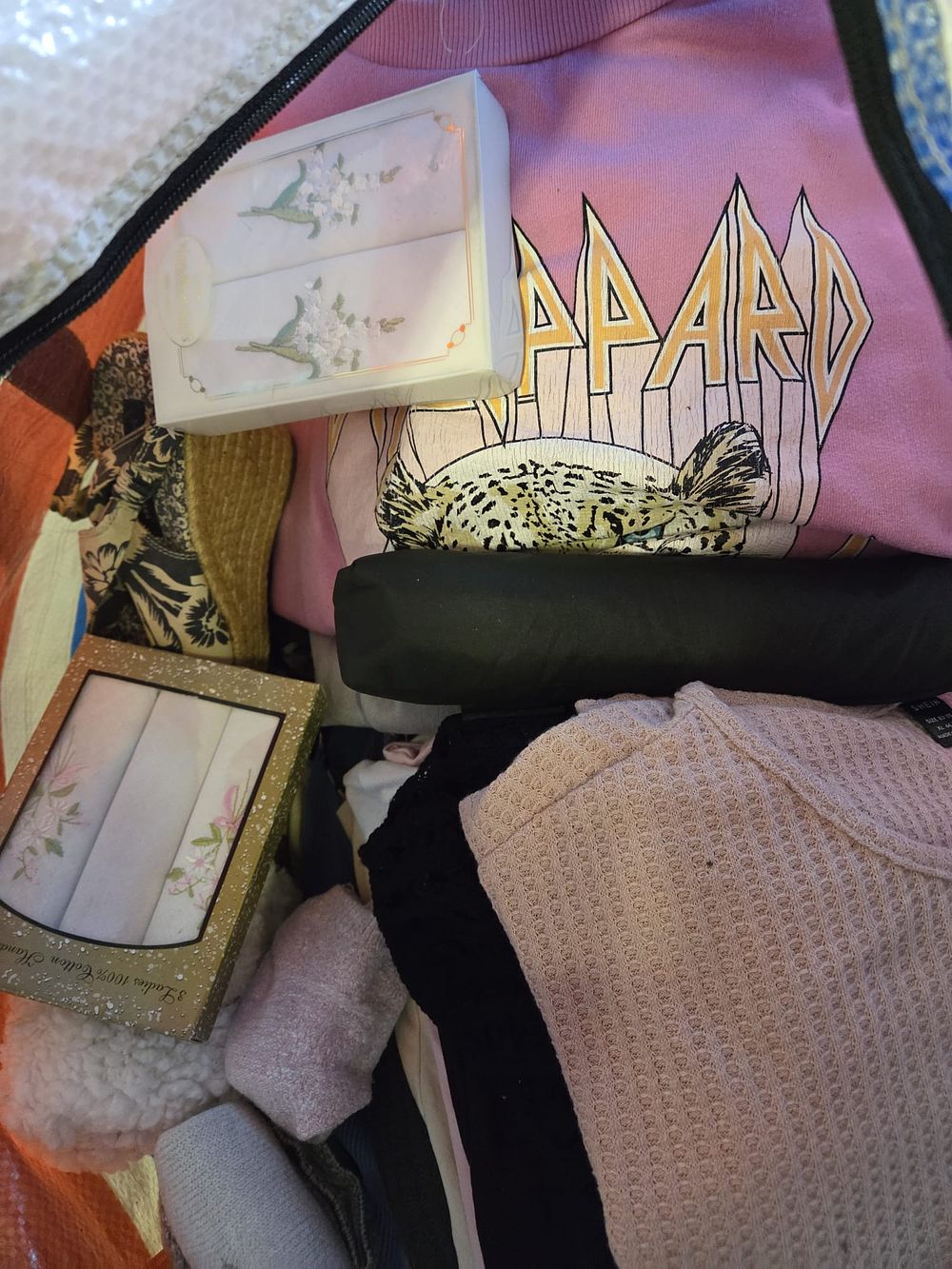 Lot 324 – A Bag of Ladies Clothing and Footware
