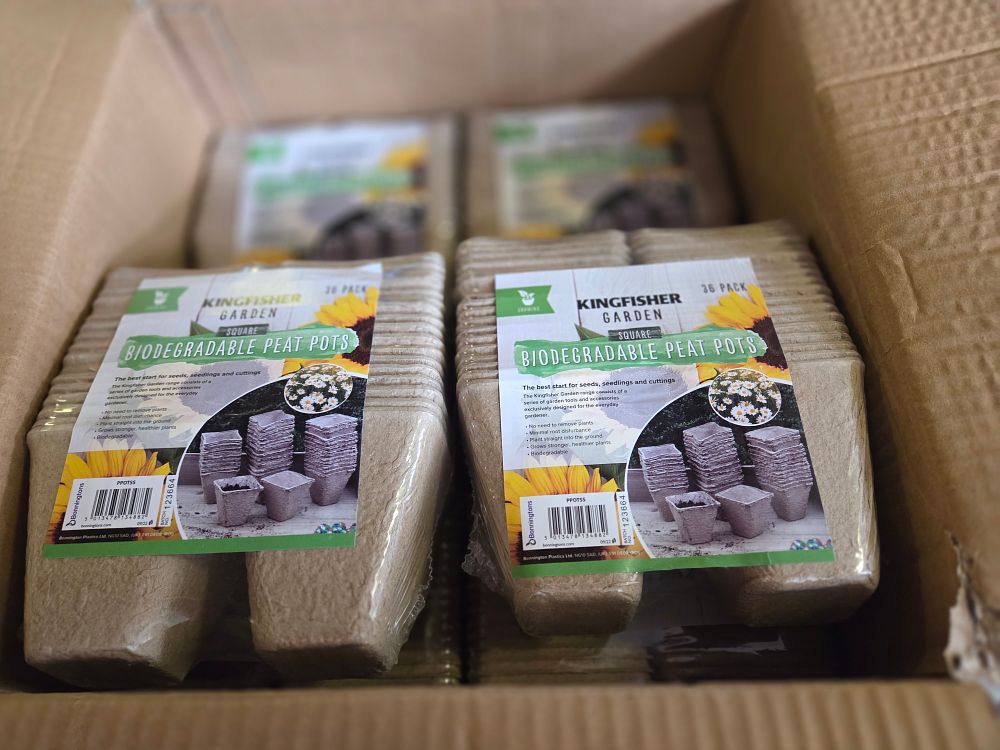 Lot 400 – A Collection of Kingfisher Garden 36 Pack Square Biodegradable Peat Pots