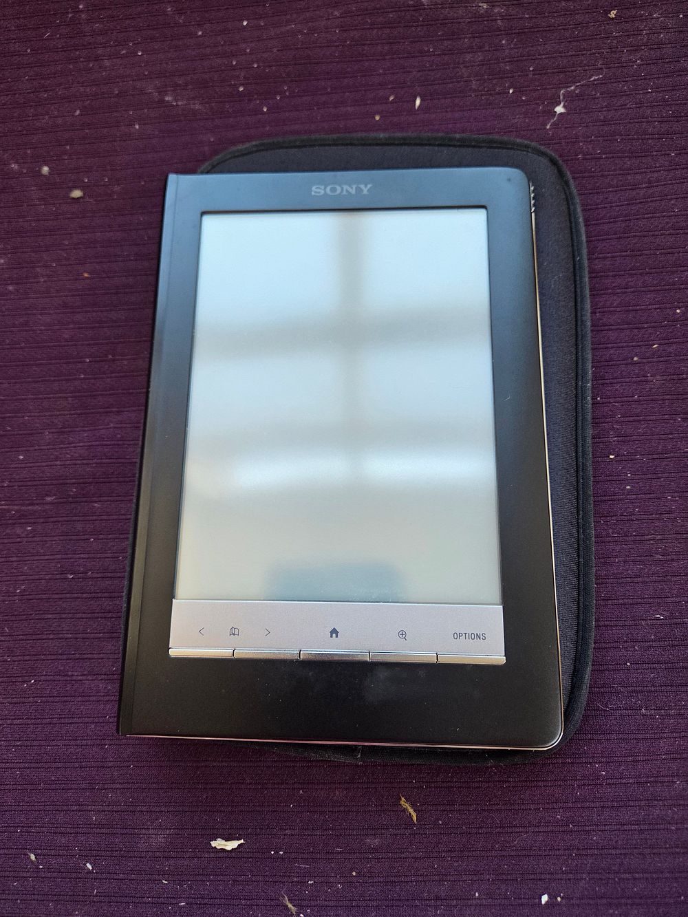 Lot 412 – Sony Reader Digital Book Reader PRS-600 in Black with Protective Case in working order