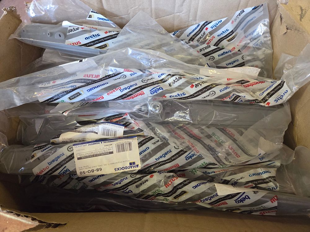 Lot 421 – A Collection of Genuine Original Beko Dishwasher Lower Spray Arms Part Number GR-80-50