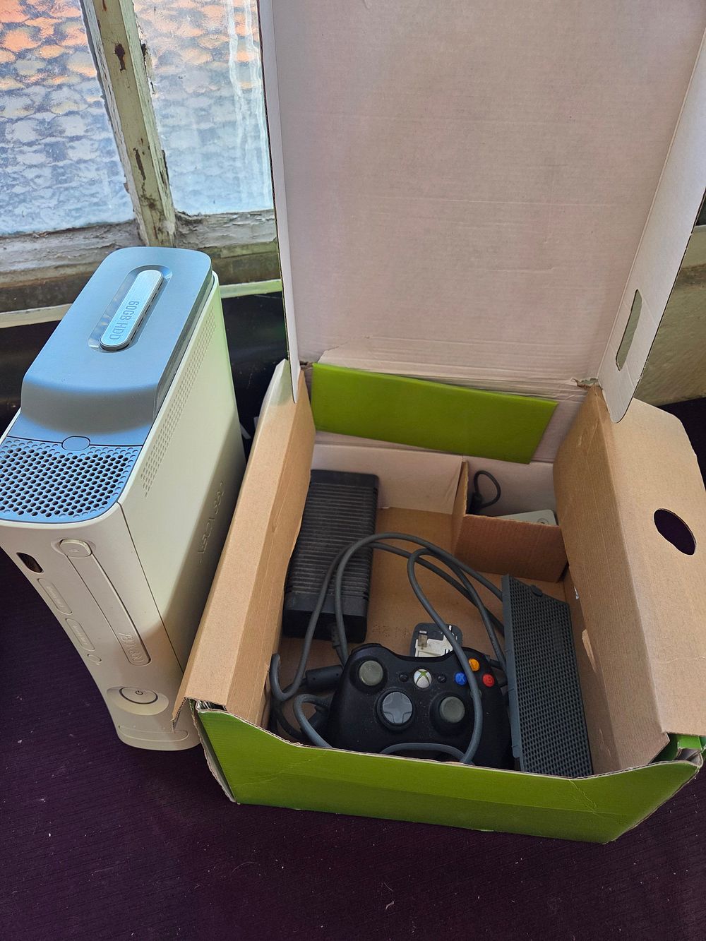 Lot 434 – Microsoft Xbox 360 Original Console with 60GB HDD and Accessories