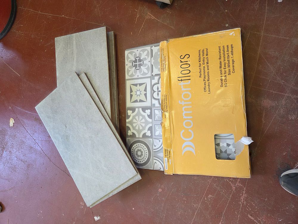 Lot 455 – An Assortment of Comfortfloors 5G Click-Lock Flooring Planks