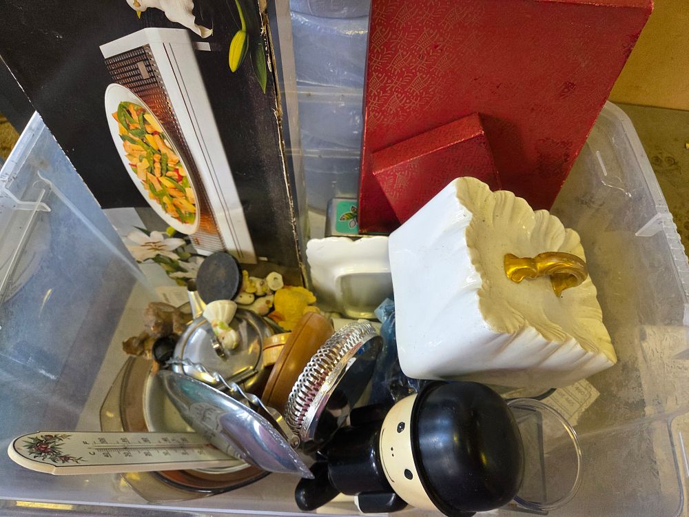 Lot 457 – An Assortment of Household Goods and Collectibles