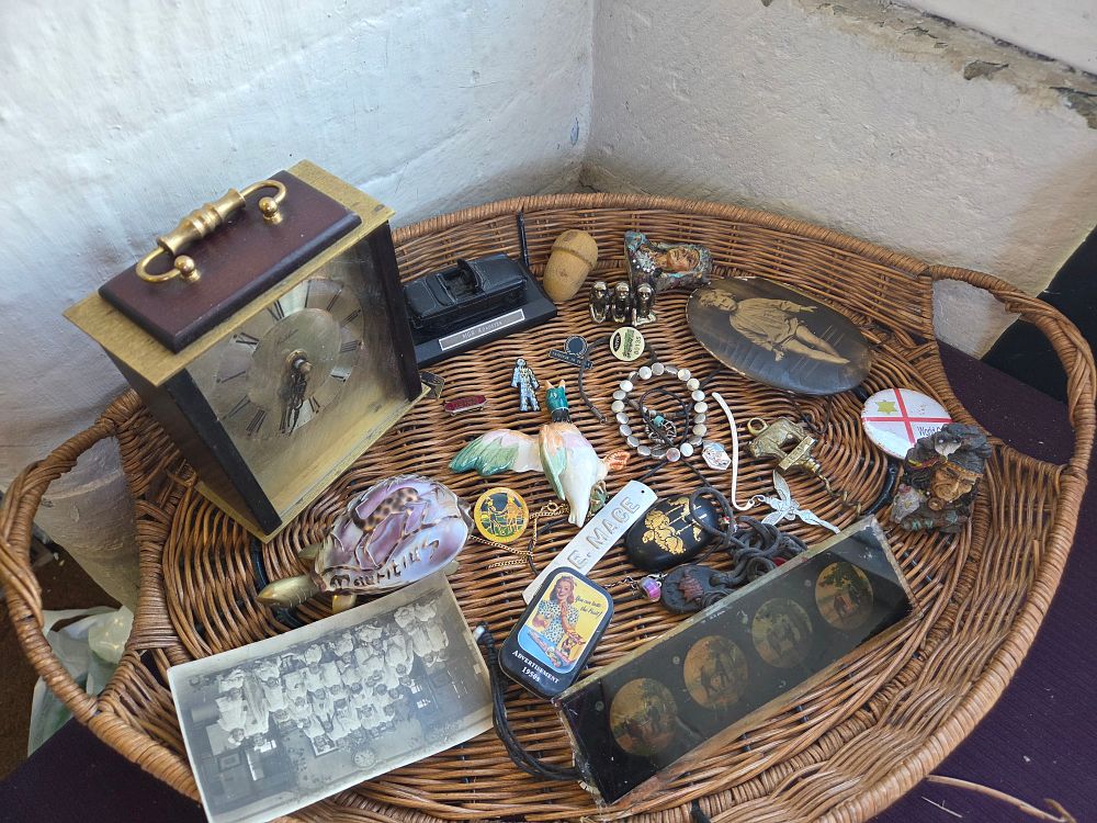 Lot 600 – A Collection of Vintage Curiosities and Collectables including a Mantel Clock, Model Vehicles, and Ephemera