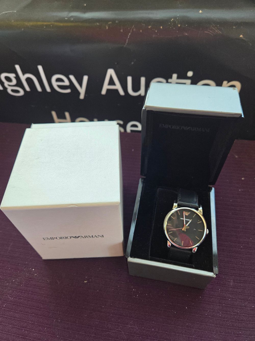 Lot 607 – Emporio Armani Classic Men’s Wristwatch with Black Dial and Leather Strap