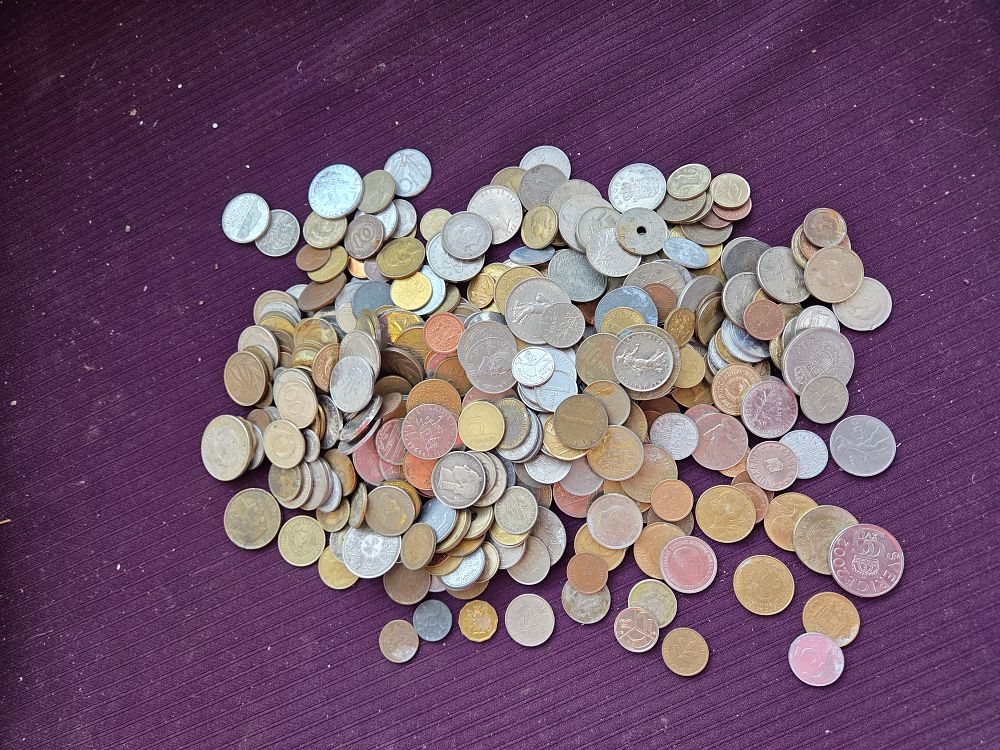 Lot 621 – A Collection of International Coins from FR, ES, HU, and SE