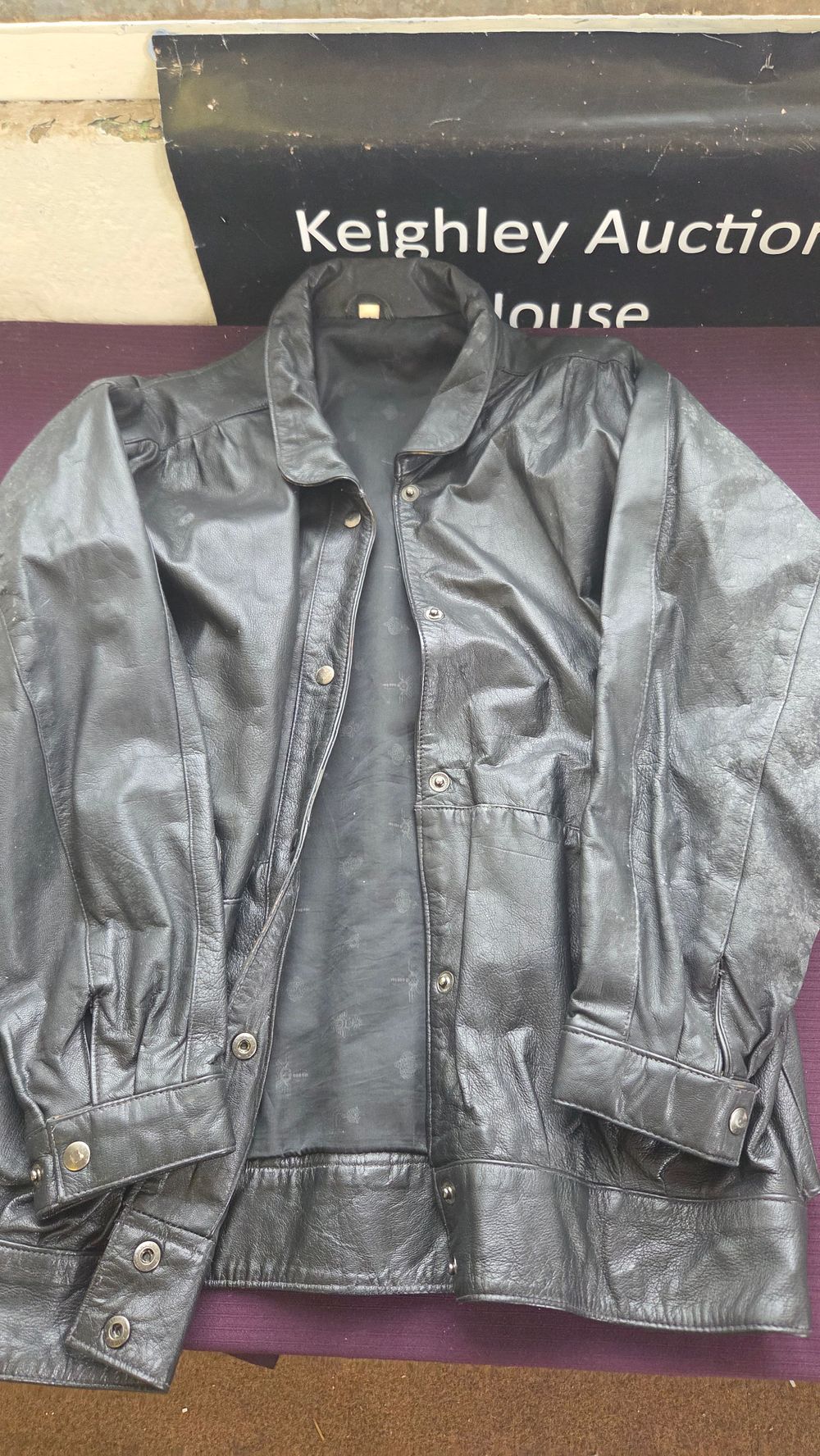 Lot 153 – A Vintage 1980s Men’s Black Leather Blouson Jacket Size M