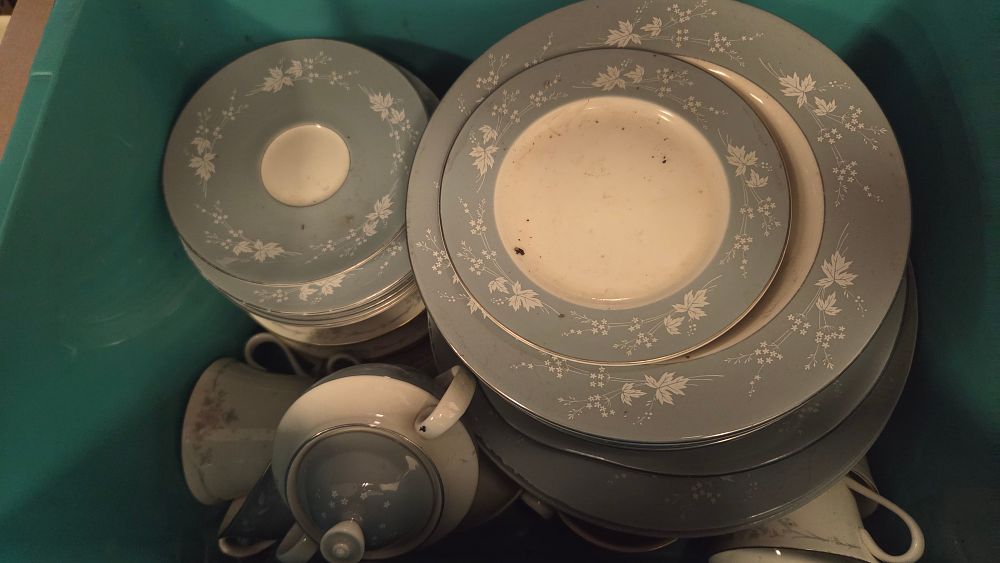 Lot 160 – A Collection of Royal Doulton Reflection Pattern English Translucent China