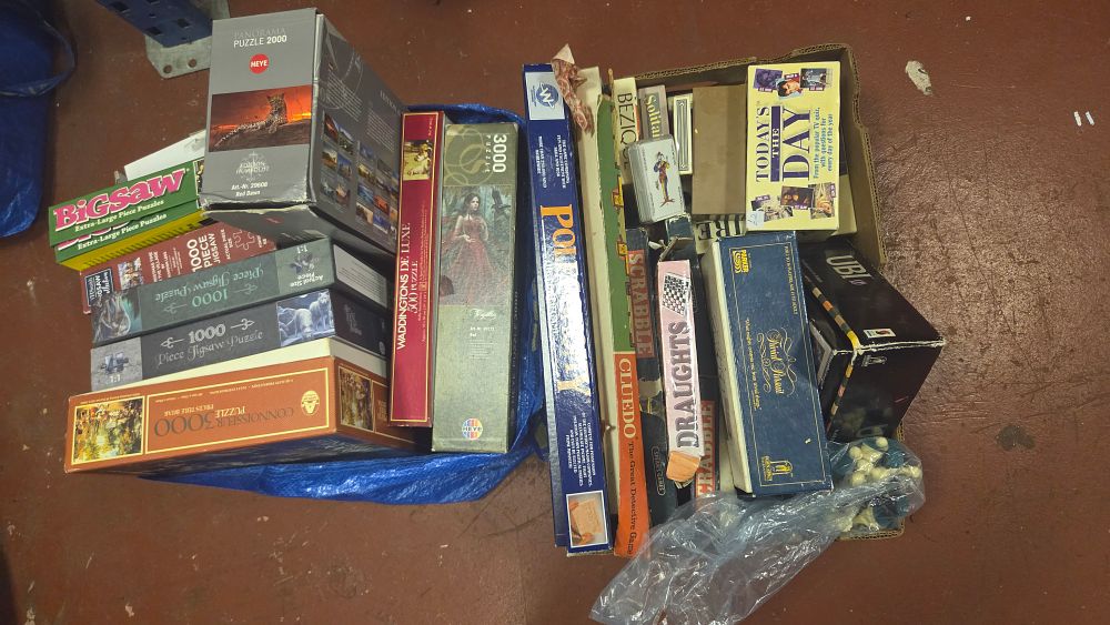Lot 214 – Box and Bag of Vintage and Contemporary Board Games and Jigsaw Puzzles by Heye, Waddingtons, Spear’s Games, and Others