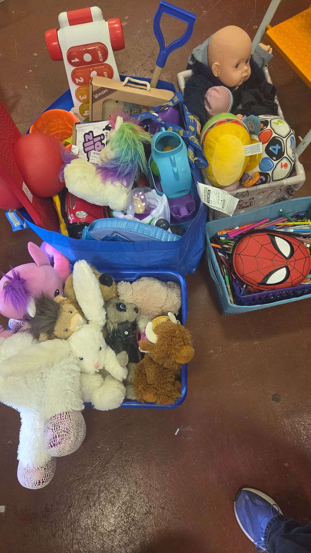 Lot 240 – An Assortment of Childrens Toys and Plush Soft Toys