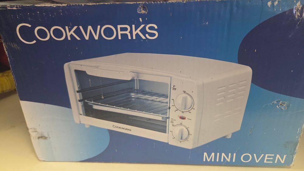 Lot 272 – Cookworks White Countertop Mini Toaster Oven