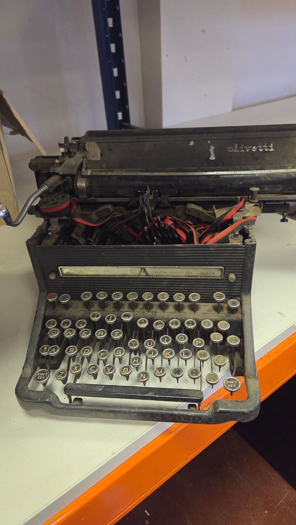 Lot 279 – Vintage Olivetti Mechanical Desktop Typewriter for British Olivetti Ltd Glasgow