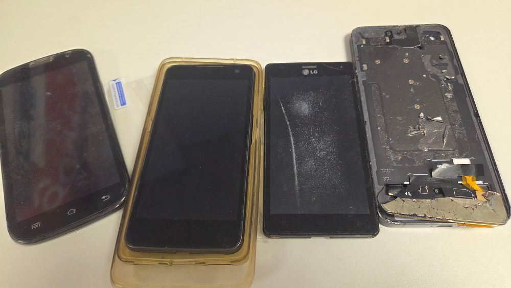 Lot 304 – A Group of Four Assorted Smartphones for Parts or Repair