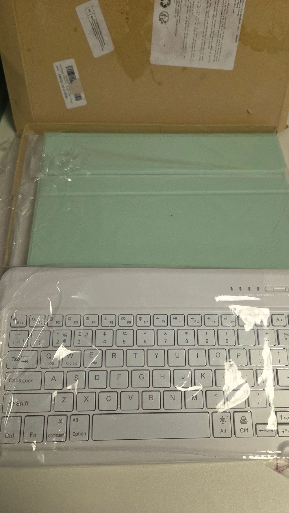 Lot 308 – Bluetooth Tablet Keyboard and Trifold Case Set in Mint Green