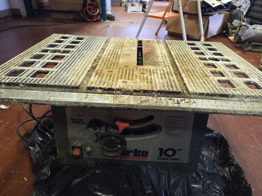 Lot 360 – Clarke Woodworker CTS 10B 10 Inch Benchtop Table Saw