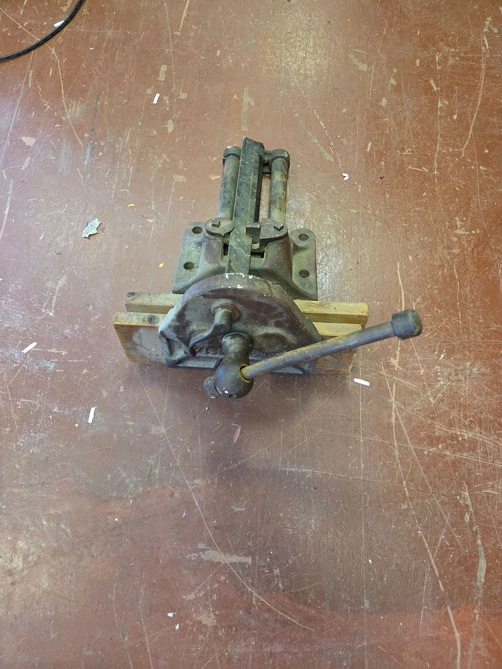 Lot 367 – Record No. 52 1/2 Quick-Release Woodworking Vice