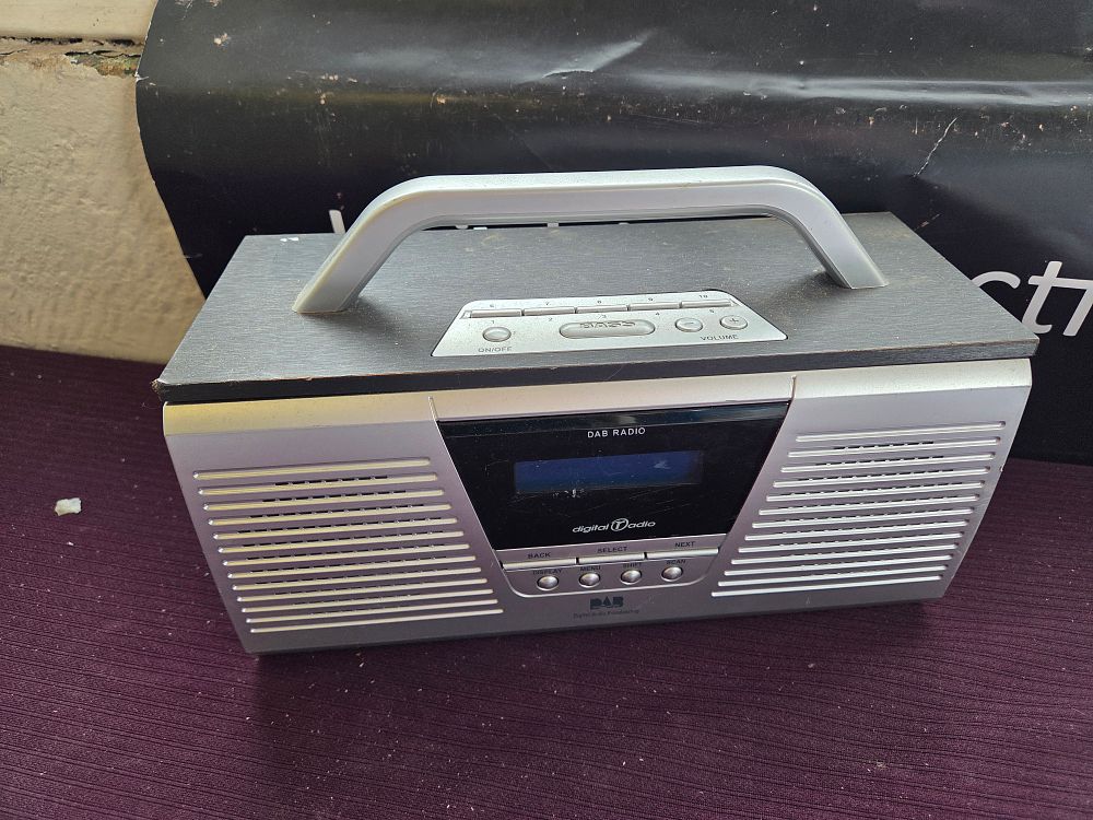 Lot 385 – Portable DAB Digital Radio with Wood Effect Top