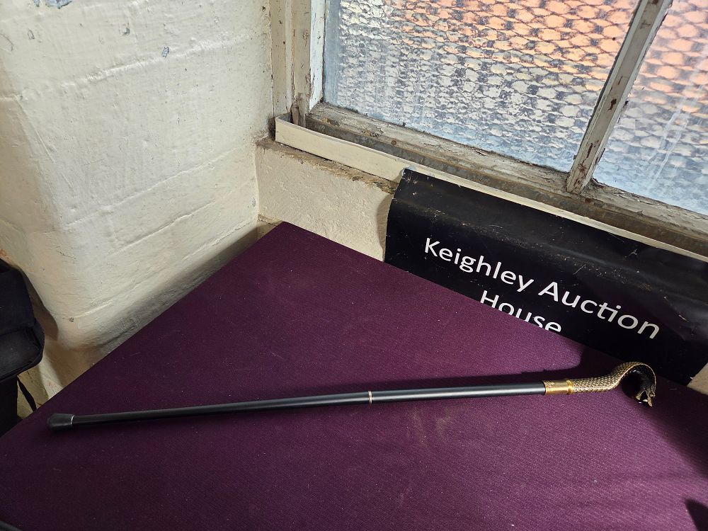Lot 625 – A Novelty Cobra Head Walking Stick