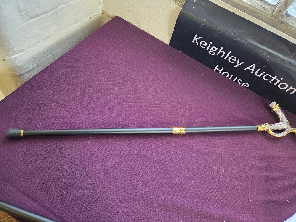 Lot 627 – A Decorative Novelty Walking Cane with Cobra Snake Handle