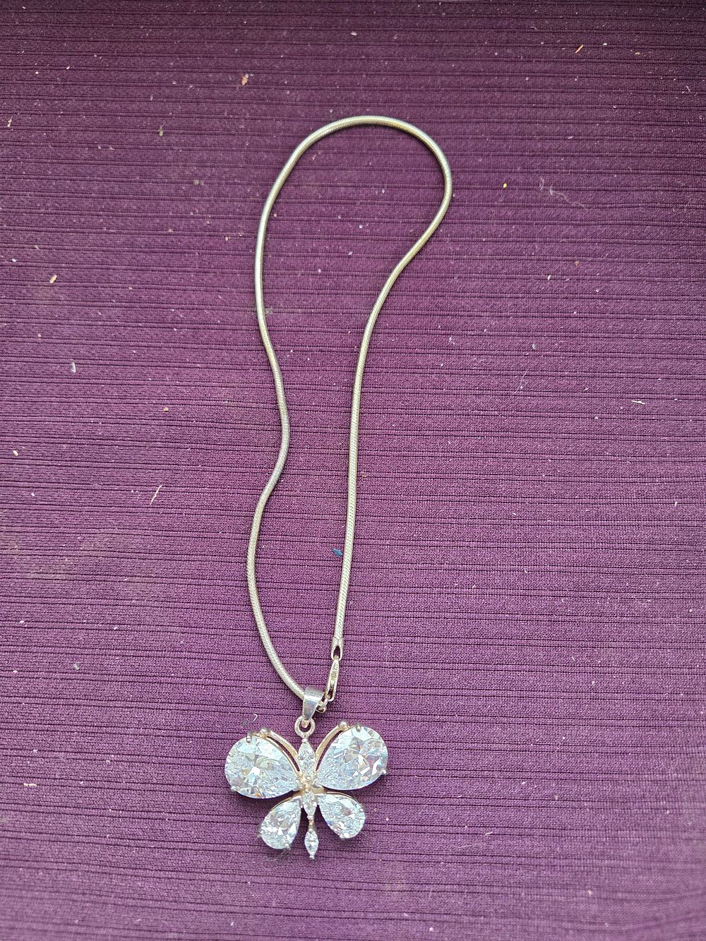 Lot 635 – Silver 925 Flower Motif Pendant Necklace with Clear Faceted Stones 34.55g overall weight