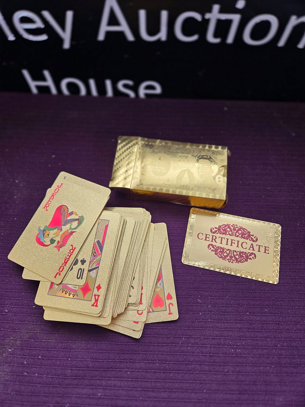 Lot 637 – A Set of 24 Carat Gold Foil Playing Cards with Presentation Box and Certificate