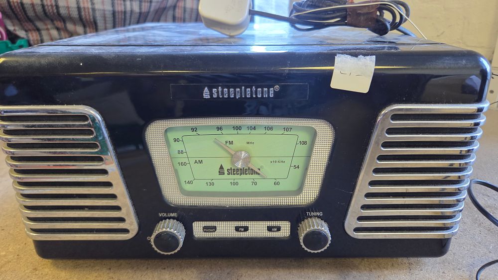 Lot 152 – Steepletone Retro-Style Combined AM/FM Radio and Three-Speed Turntable