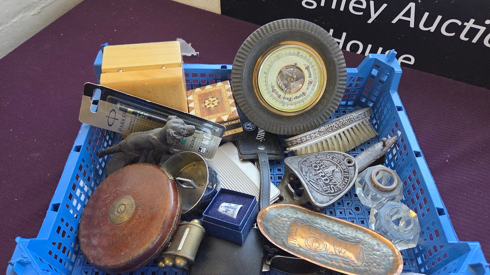 Lot 165 – An Assortment of Vintage Collectables and Household Curios