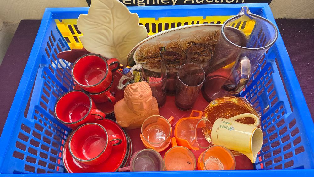 Lot 177 – An Assortment of Vintage Ceramic and Glass Household Wares