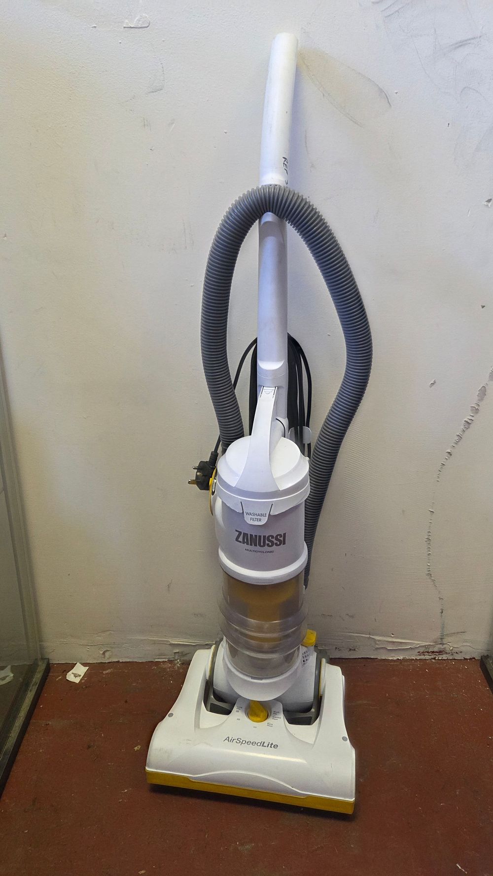 Lot 191 – A Zanussi Air Speed Lite Bagless Upright Vacuum Cleaner Model ZAN2000A