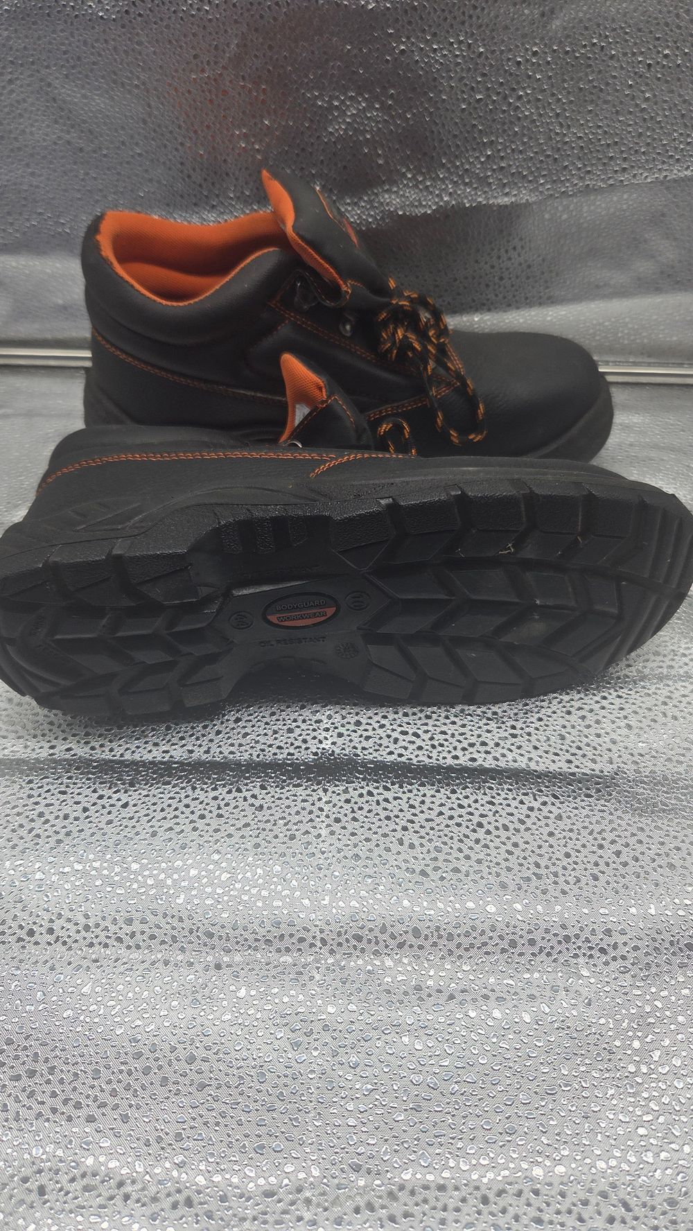 Lot 272 – A Pair of Bodyguard Workwear Stealth S1P SRC Safety Boots Size UK 10