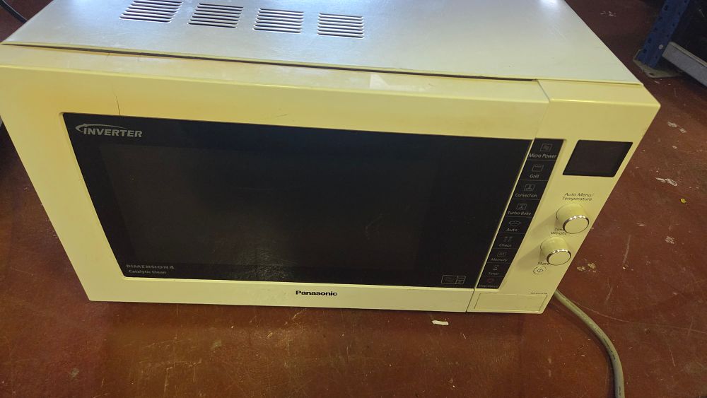 Lot 304 – Panasonic Dimension 4 Inverter Combination Microwave Oven, Model NN-CD797W